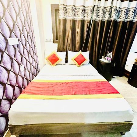 Hotel Square Plaza At Airport New Delhi Buitenkant foto