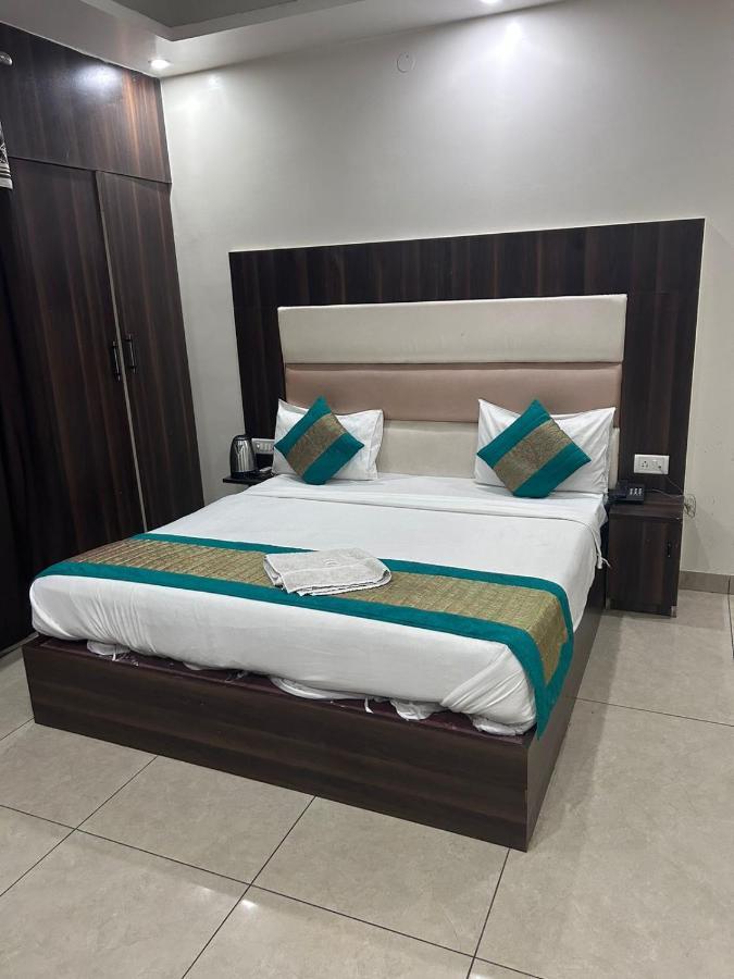 Hotel Square Plaza At Airport New Delhi Buitenkant foto